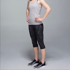 VGUC lululemon pedal pace crop size 8🖤